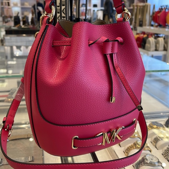 MICHAEL KORS 
Reed Md Pebbled Leather Bucket Bag Satchel Crossbody Handbag
NWT - Picture 13 of 16
